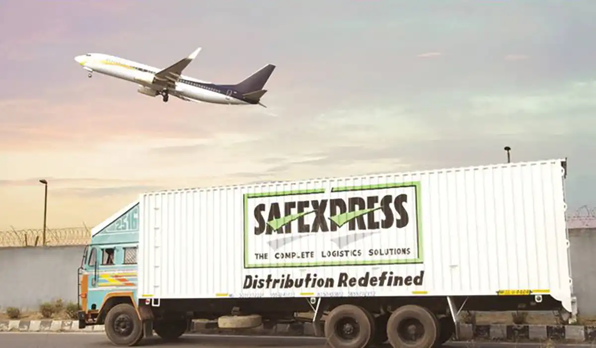 Safexpress logistical carrier logistics truck hi-res stock photography and  images - Alamy