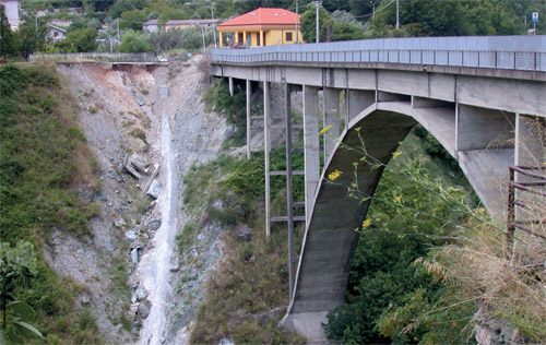 Bridge Over Corace River in Gimigliano Municipality: Urgent Traffic Rehabilitation